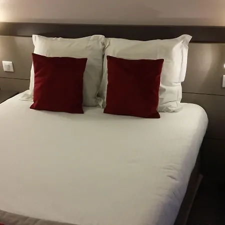 Akena Aeroport Charles De Gaulle - Witz 3* Saint-Witz