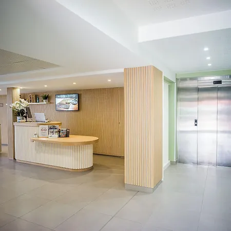 Akena Aeroport Charles De Gaulle - Witz Saint-Witz