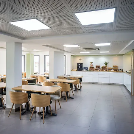Akena Aeroport Charles De Gaulle - Witz 3* Saint-Witz