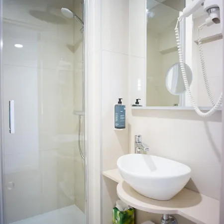 Akena Aeroport Charles De Gaulle - Witz Hotel 3*